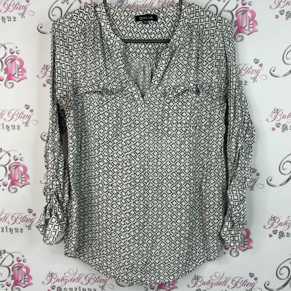Dalia blouse pockets Vneck Monochrome Diamond Pattern Blouse
